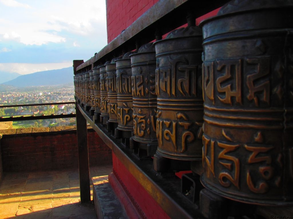 Photo of praying wheels / Fotografija molilnih mlinov