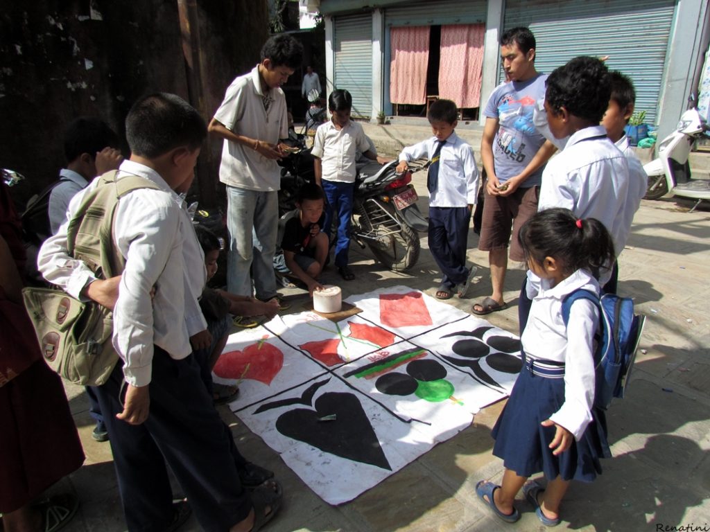 Photo of a street game / Fotografija ulične igre na srečo