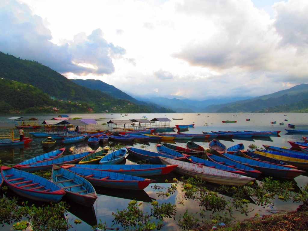 Photo of a lake in Pokhara / Fotografija jezera v Pokhari