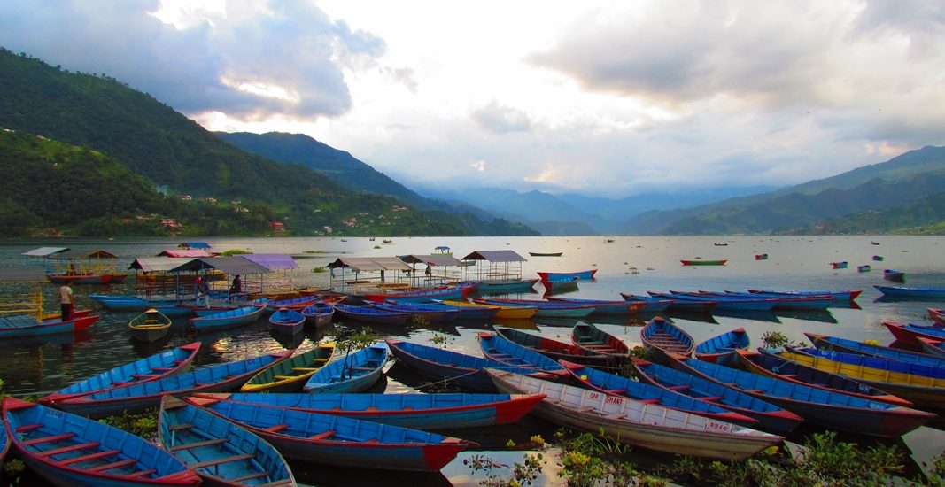 Photo of a lake in Pokhara / Fotografija jezera v Pokhari