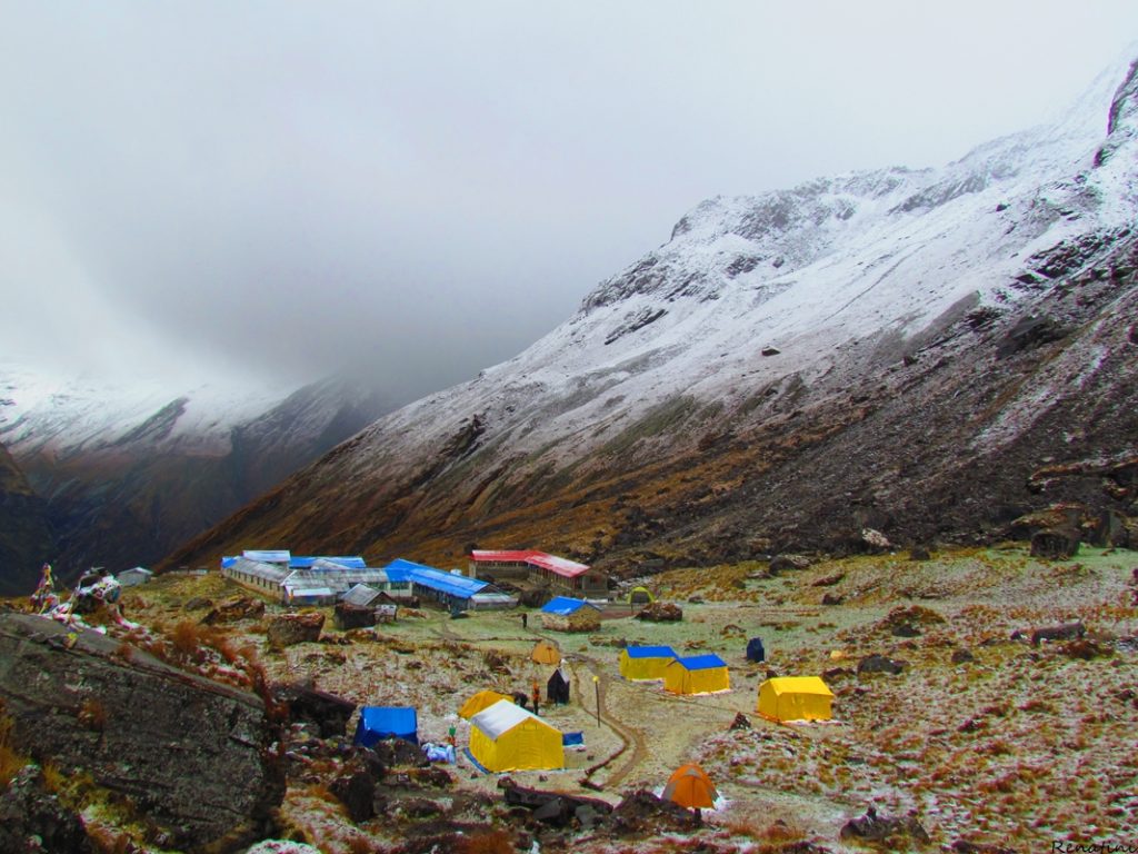 Photo of ABC / Fotografija zasneženega base camp-a