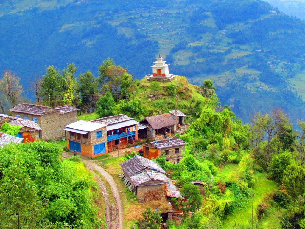 Photo of a village / Fotografija vasice iz zadnjega dela trekinga
