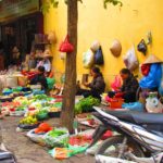 Photo of street market in Hanoi / Fotografija ulične tržnice v Hanoi-ju