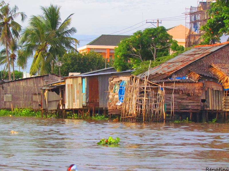 Fotografija bivališč ob reki Mekong