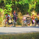 Photo of a group of children cycling to school / Fotografija skupine otrok, ki gredo s kolesom v šolo