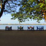 Photo of a street that runs by the Mekong river / Fotografija ulice v Thakhek-u, ki teče ob reki Mekong