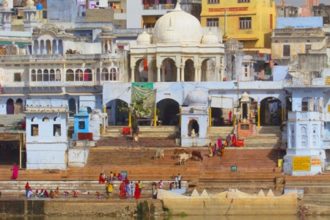 Photo of Pushkar / Fotografija Pushkarja, kjer so okrog svetega jezera ghati, stopnišča